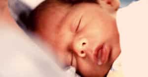 Essential Oils For Breastfeeding – Complete Mom’s Guide